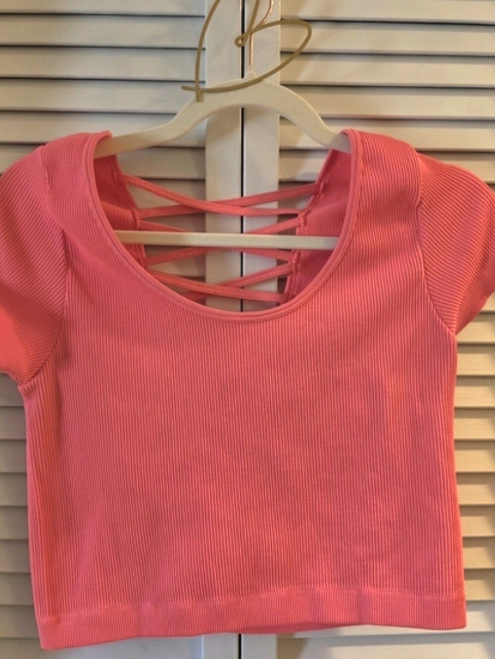 NEW Hot Kiss Coral / Orange Ribbed Crisscross Strappy Back Crop Top Size Large